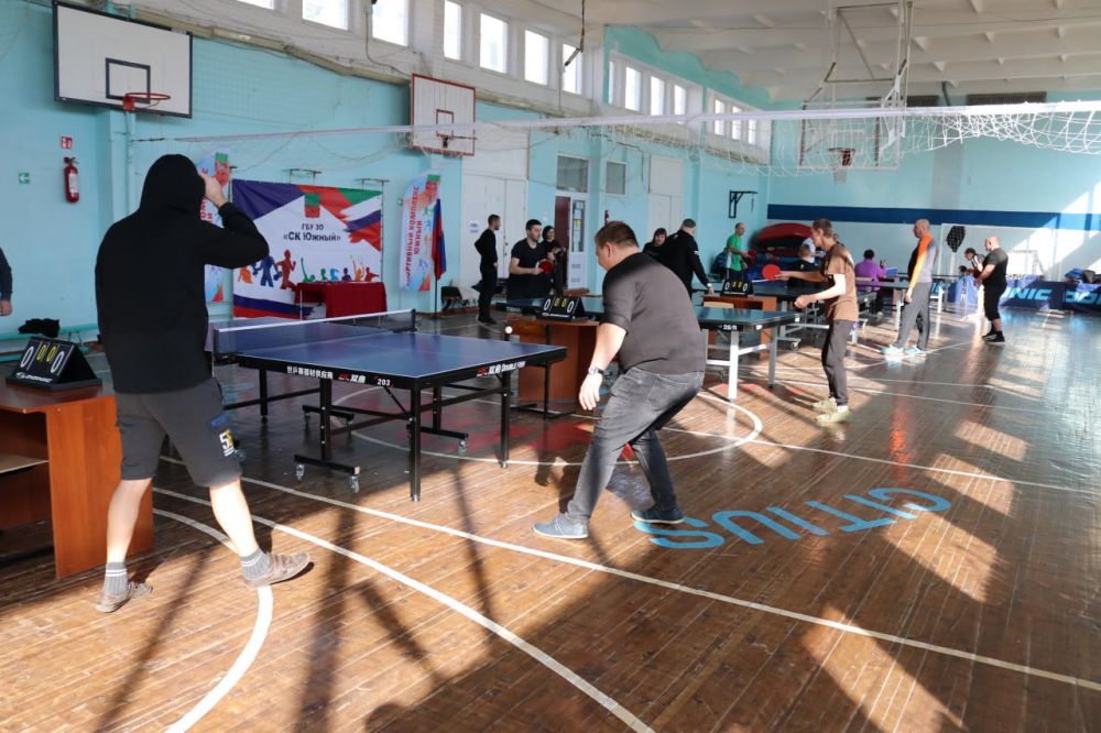 В Мелитополе собрались теннисисты из различных муниципальных округов и министерств Запорожской области чтобы показать свое мастерство, а также почтить память Героя СССР Сергея Васильевича Деменкова