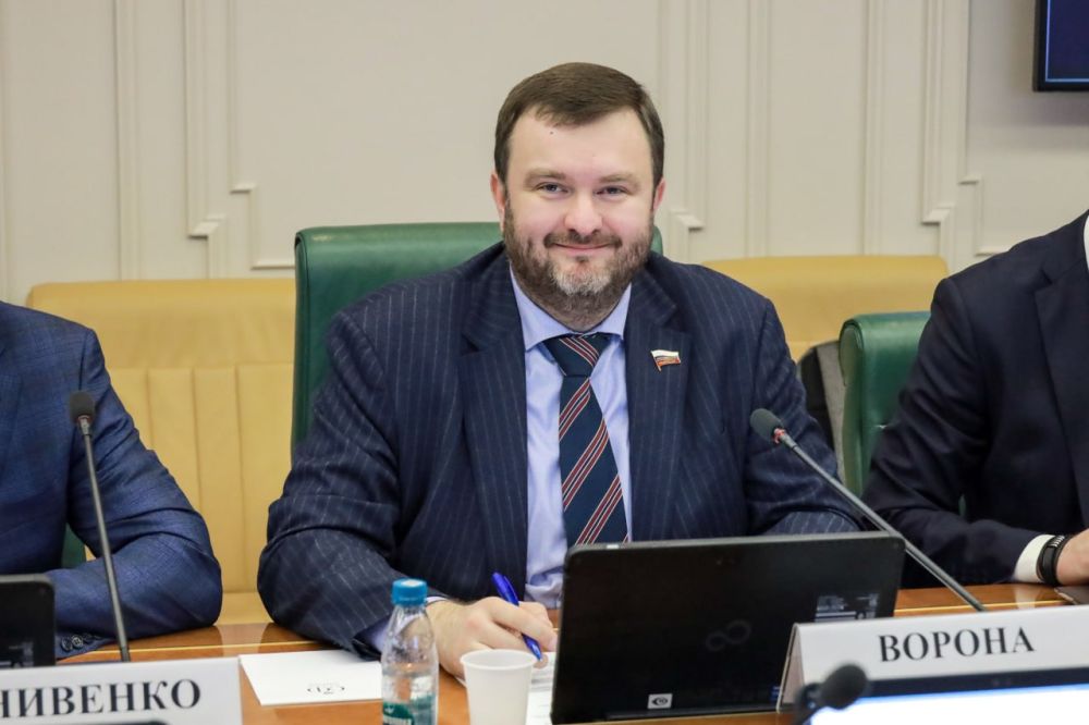 Дмитрий Ворона: Провел совещание по проблемам систем связи и коммуникаций на территории воссоединенных регионов Дмитрий Ворона: Провел совещание по проблемам систем связи и коммуникаций на территории воссоединенных регионов