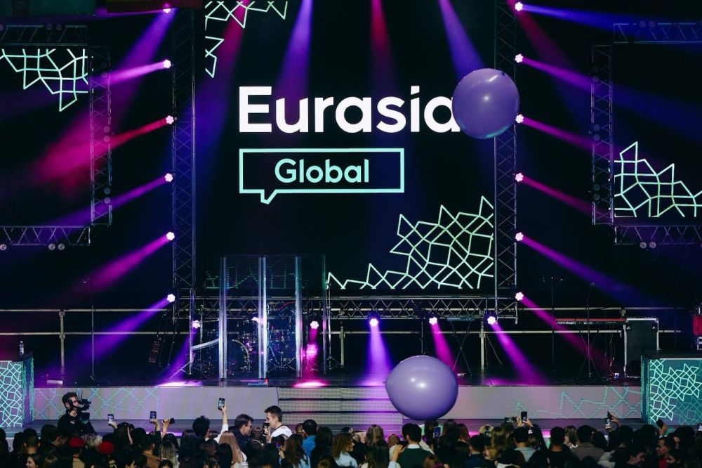          Global