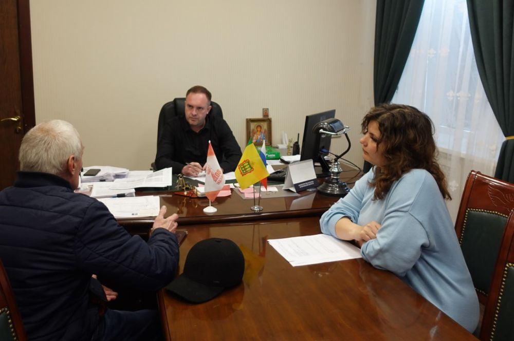 Глава Токмакского муниципального округа Александр Калмыков провел очередной прием граждан по личным вопросам
