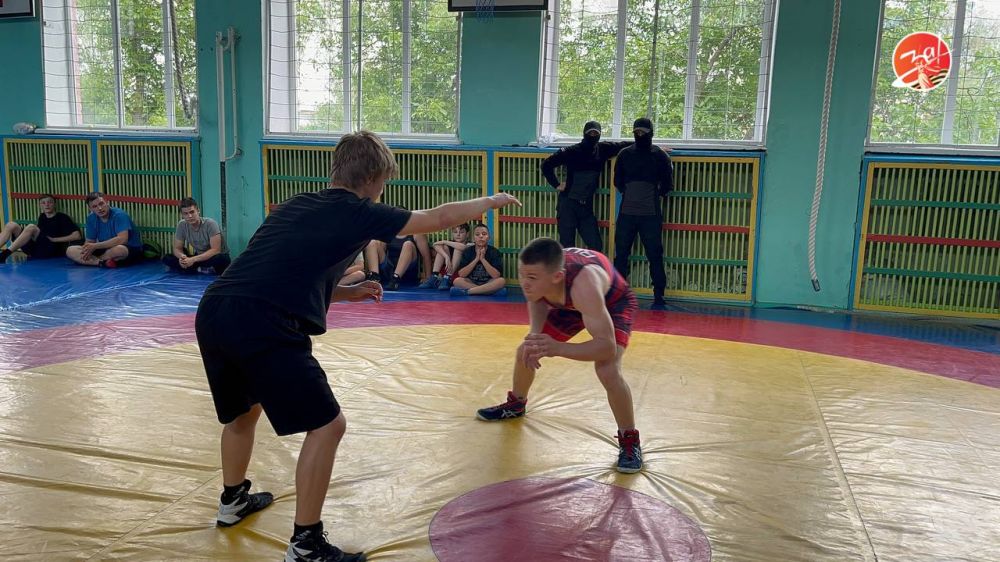 В Каменско-Днепровском округе представители «Единой России» организовали открытую тренировку по борьбе