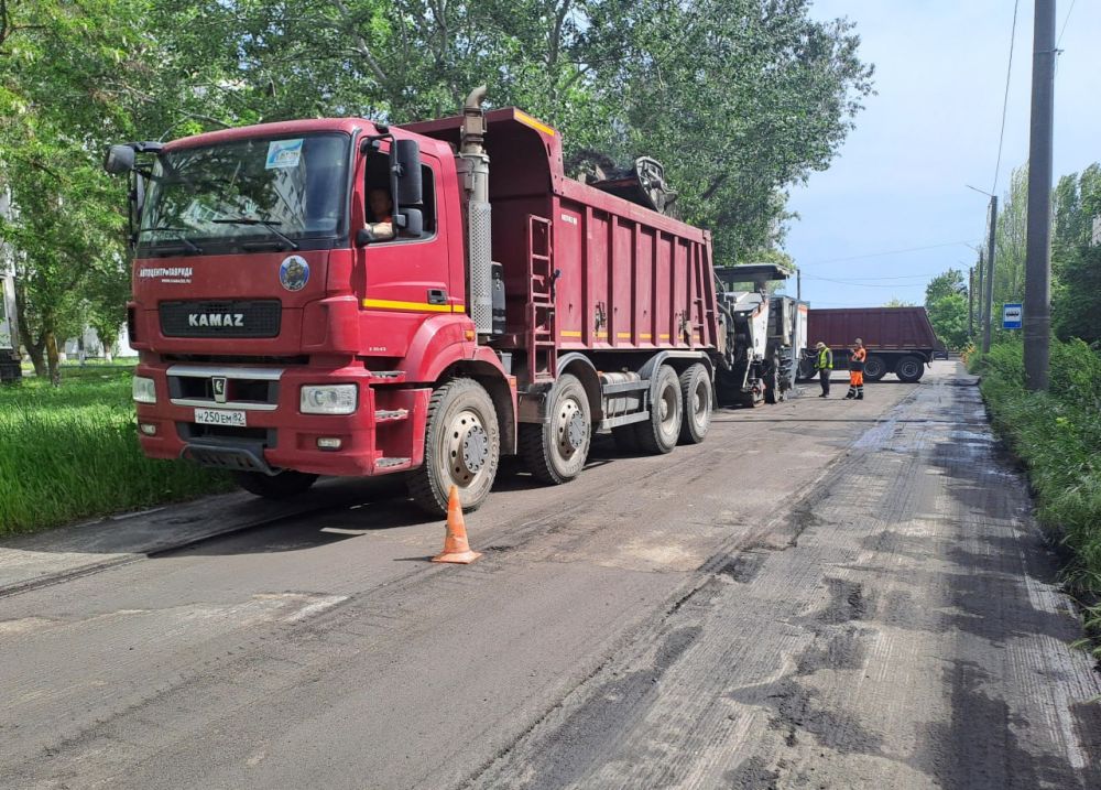 В Бердянске начался ремонт дорог с заменой верхнего слоя асфальта