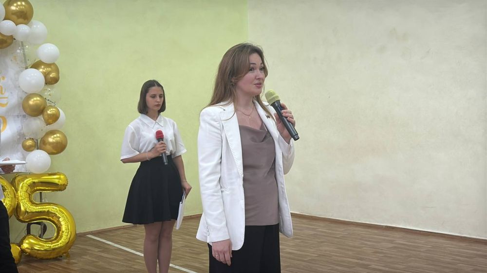 Алёна Трокай: В День празднования последнего звонка посетила Инзовскую школу Приморского района