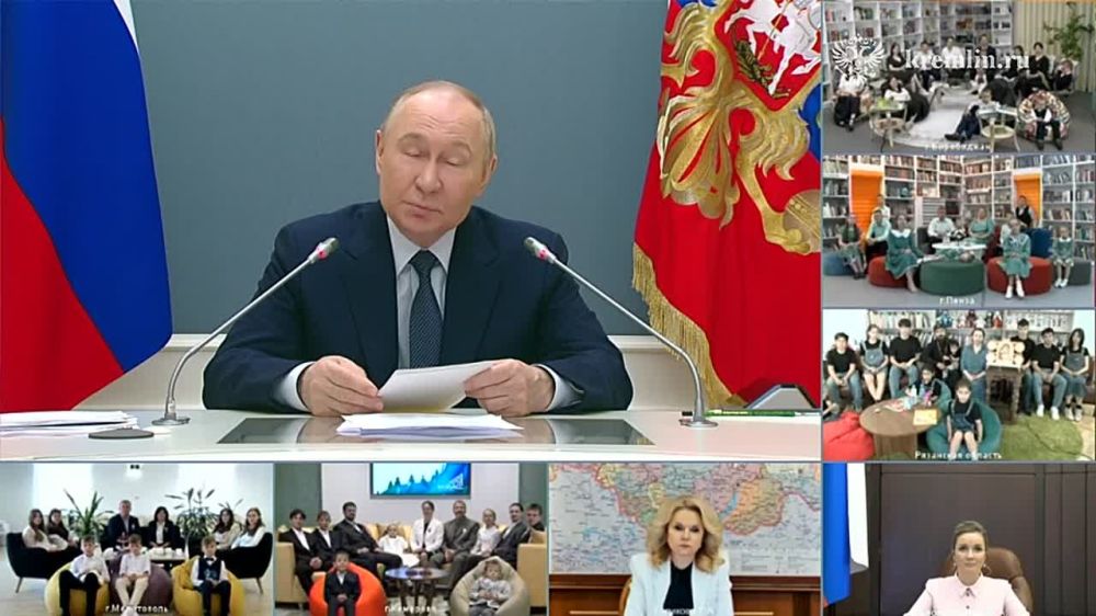В канун Международного дня защиты детей президент России Владимир Путин провел видеовстречу с многодетными семьями, которые были отмечены государственными наградами