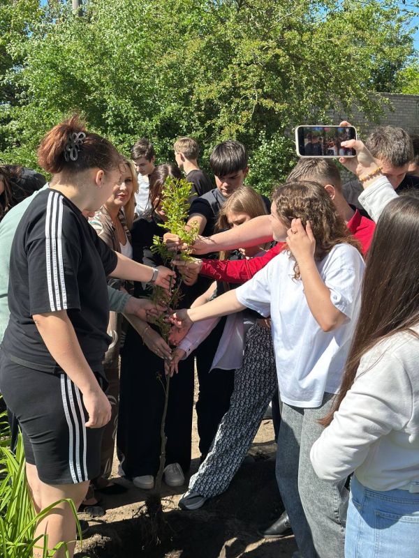 В общеобразовательной школе №1 г.Токмак появился сад выпускников!