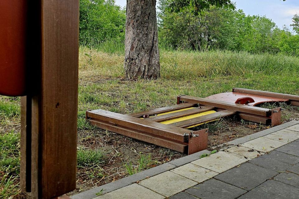 В городе Днепрорудное недобросовестные жители совершили акт вандализма