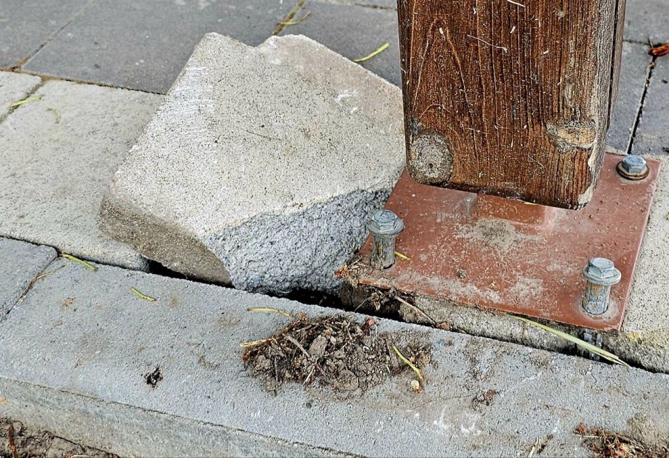 В городе Днепрорудное недобросовестные жители совершили акт вандализма