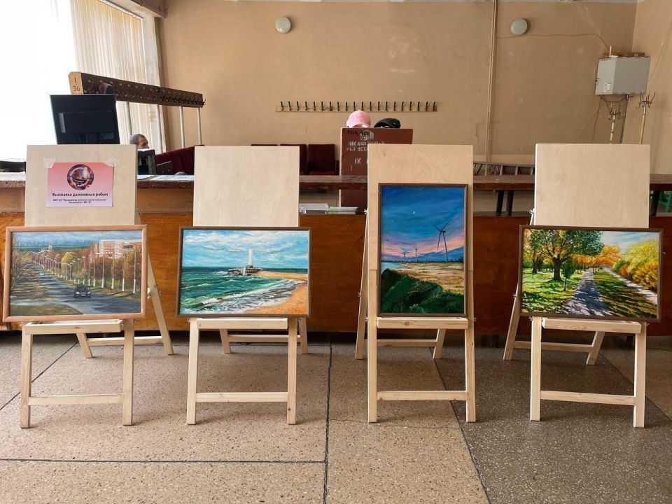 Ко Дню защиты детей в Доме культуры Приморска преподаватели художественного отделения Приморской детской школы искусств провели для юных жителей и гостей города увлекательные мастер-классы: аквагрим - рисунок на лице...