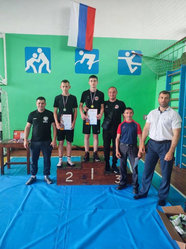 Первенство по спортивной борьбе среди юношей и девушек прошло в пгт