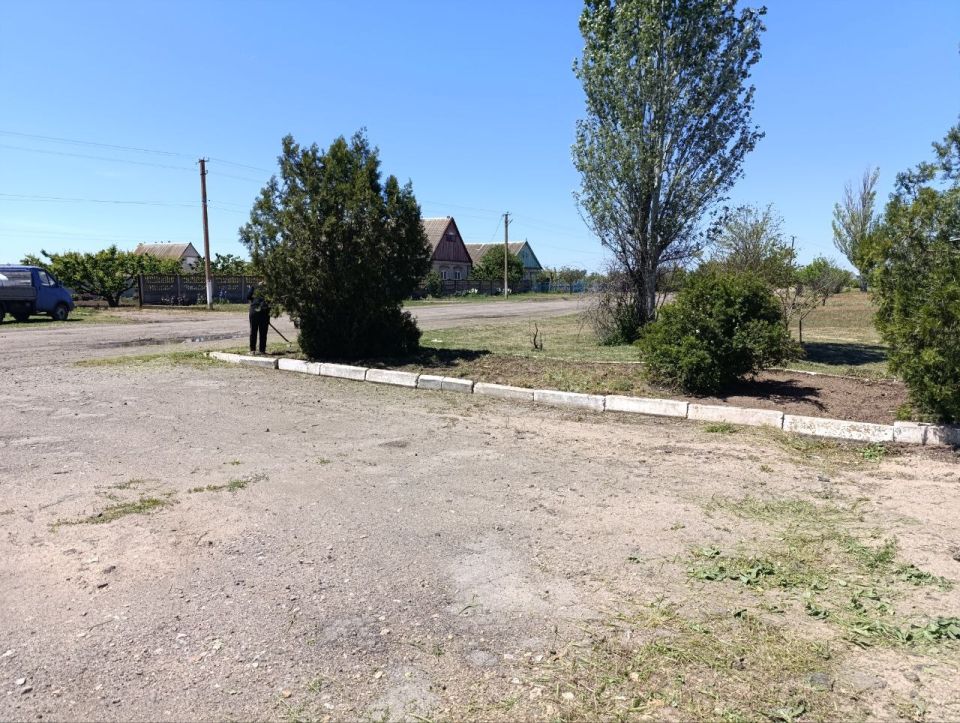 Сотрудники &quot;МУП Жилсервис&quot; провели покос травы и уборку территории в селе Поляновка