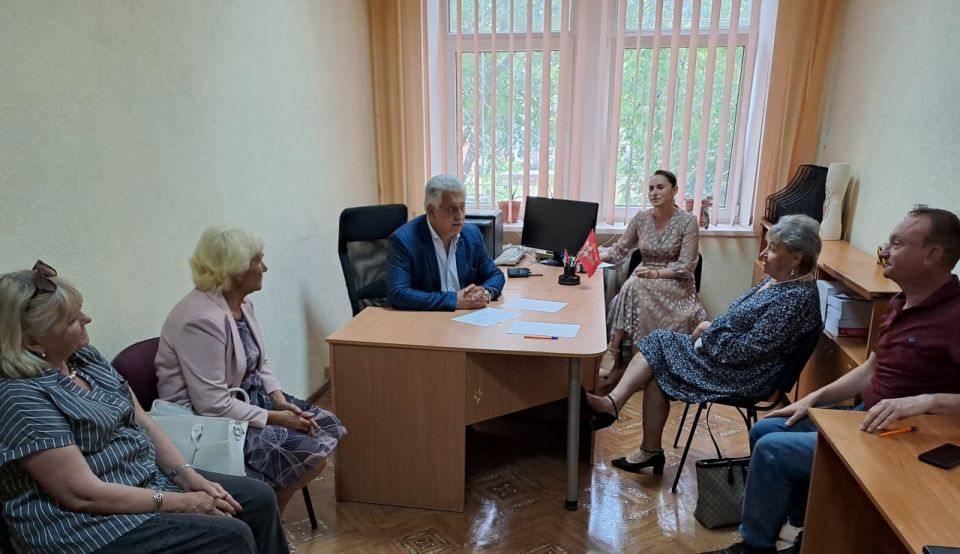 На личном приеме у ВРИО Главы Бердянска бердянцы подняли вопросы от работы транспорта и проблем благоустройства до развития парусного спорта