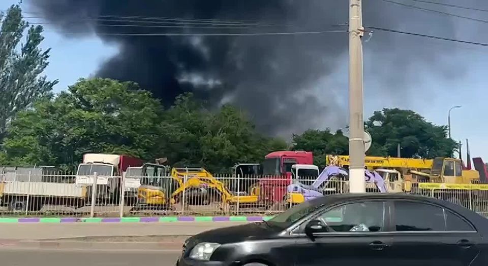 Для ликвидации пожара временно перекрыт проезд через мост на Новый Мелитополь