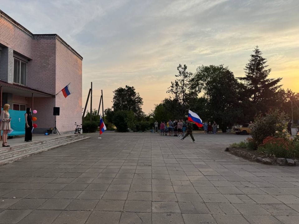 С Днем России нашей славной