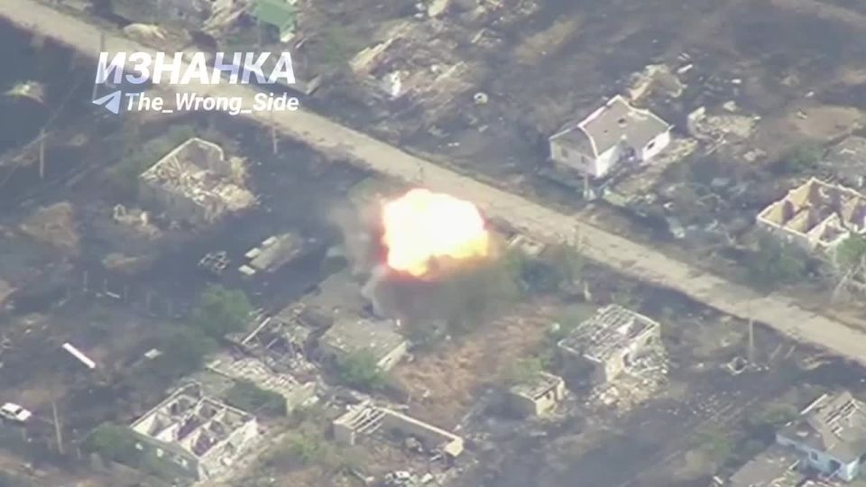 Объективный контроль уничтожения ПВД 39 ОБрБО ВСУ управляемой ракетой Х-39 в районе н.п. Тягинка, Херсонская область