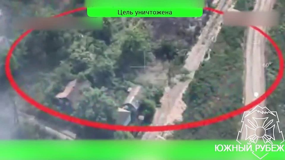 Кадры объективного контроля уничтожения САУ M-109 &quot;Паладин&quot; ВСУ операторами БПЛА и расчетом 152-мм орудия группировки &quot;Юг&quot; в населенном пункте Северск