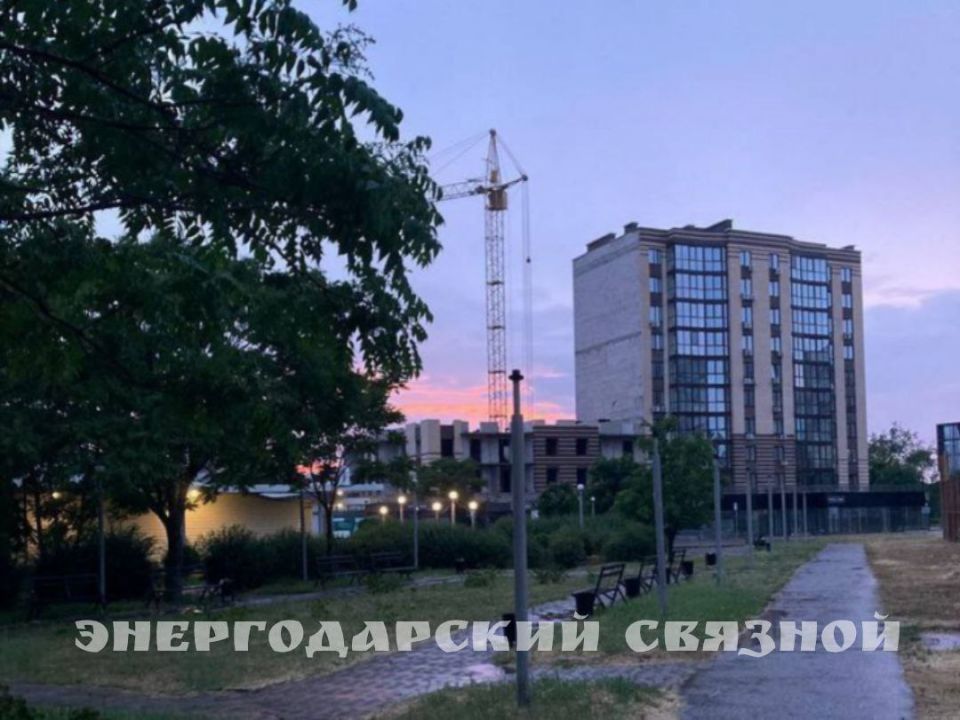 С добрым утром!. Желаем вам в этот тёплый, ясный день увидеть красоту мира, почувствовать гармонию в каждом мгновении и осознать, что жизнь — это путешествие, полное возможностей и приключений