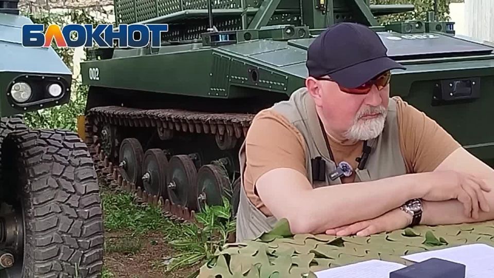 Дмитрий Рогозин: В интервью Блокноту ответил на вопрос, что нужно делать при обстреле хохлами запорожских школ: закрывать школы или закрывать хохлов?