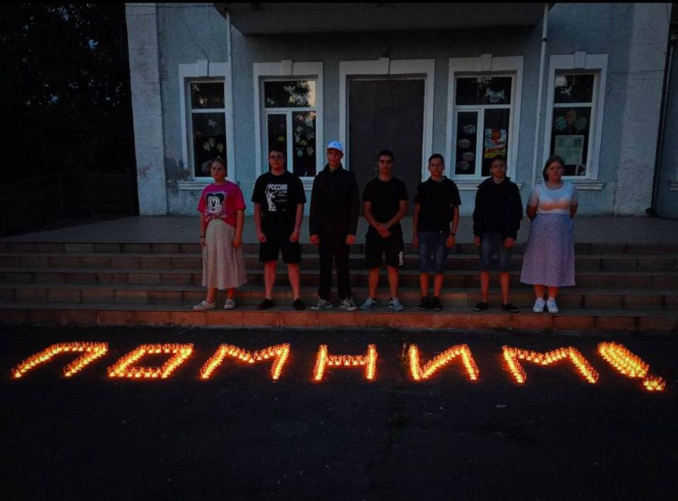 Первые и молодежь Бердянского района зажгли огни памяти