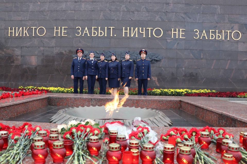 Офицеры Следственного комитета России принимают участие в мероприятиях, приуроченных ко Дню памяти и скорби Офицеры Следственного комитета России принимают участие в мероприятиях, приуроченных ко Дню памяти и скорби