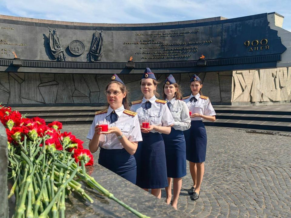 Офицеры Следственного комитета России принимают участие в мероприятиях, приуроченных ко Дню памяти и скорби Офицеры Следственного комитета России принимают участие в мероприятиях, приуроченных ко Дню памяти и скорби