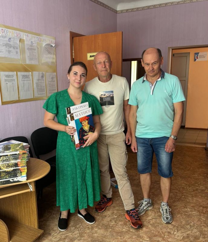 Школа искусств выражает глубокую благодарность коренному жителю города Днепрорудное, Золотореву Валерию Николаевичу, за щедрый дар – коллекцию из 49 экземпляров книг по искусству! В собрании представлены репродукции работ...