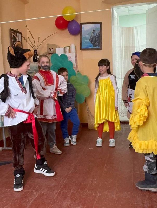 Давайте вместе открывать новые миры вместе с книгами! Приморская городская библиотека, расположенная во второй части города по ул. Шевченко, ждет своих разновозрастных читателей: детей, их родителей, бабушек и дедушек! Давайте вместе открывать новые миры вместе с книгами! Приморская городская библиотека, расположенная во второй части города по ул. Шевченко, ждет своих разновозрастных читателей: детей, их родителей, бабушек и дедушек!