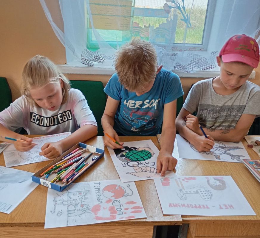 Давайте вместе открывать новые миры вместе с книгами! Приморская городская библиотека, расположенная во второй части города по ул. Шевченко, ждет своих разновозрастных читателей: детей, их родителей, бабушек и дедушек! Давайте вместе открывать новые миры вместе с книгами! Приморская городская библиотека, расположенная во второй части города по ул. Шевченко, ждет своих разновозрастных читателей: детей, их родителей, бабушек и дедушек!