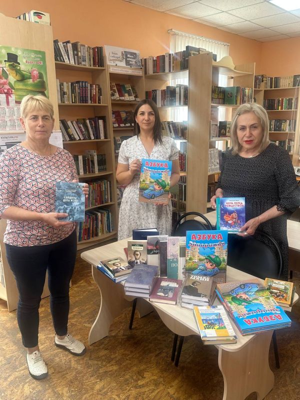 «Единая Россия» передала книги в Молочанскую библиотеку