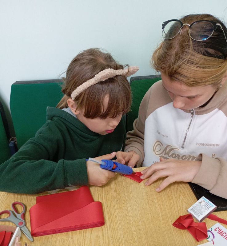 Давайте вместе открывать новые миры вместе с книгами! Приморская городская библиотека, расположенная во второй части города по ул. Шевченко, ждет своих разновозрастных читателей: детей, их родителей, бабушек и дедушек! Давайте вместе открывать новые миры вместе с книгами! Приморская городская библиотека, расположенная во второй части города по ул. Шевченко, ждет своих разновозрастных читателей: детей, их родителей, бабушек и дедушек!