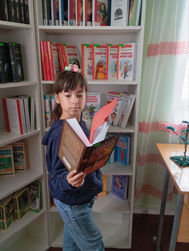 Давайте вместе открывать новые миры вместе с книгами! Приморская городская библиотека, расположенная во второй части города по ул. Шевченко, ждет своих разновозрастных читателей: детей, их родителей, бабушек и дедушек! Давайте вместе открывать новые миры вместе с книгами! Приморская городская библиотека, расположенная во второй части города по ул. Шевченко, ждет своих разновозрастных читателей: детей, их родителей, бабушек и дедушек!