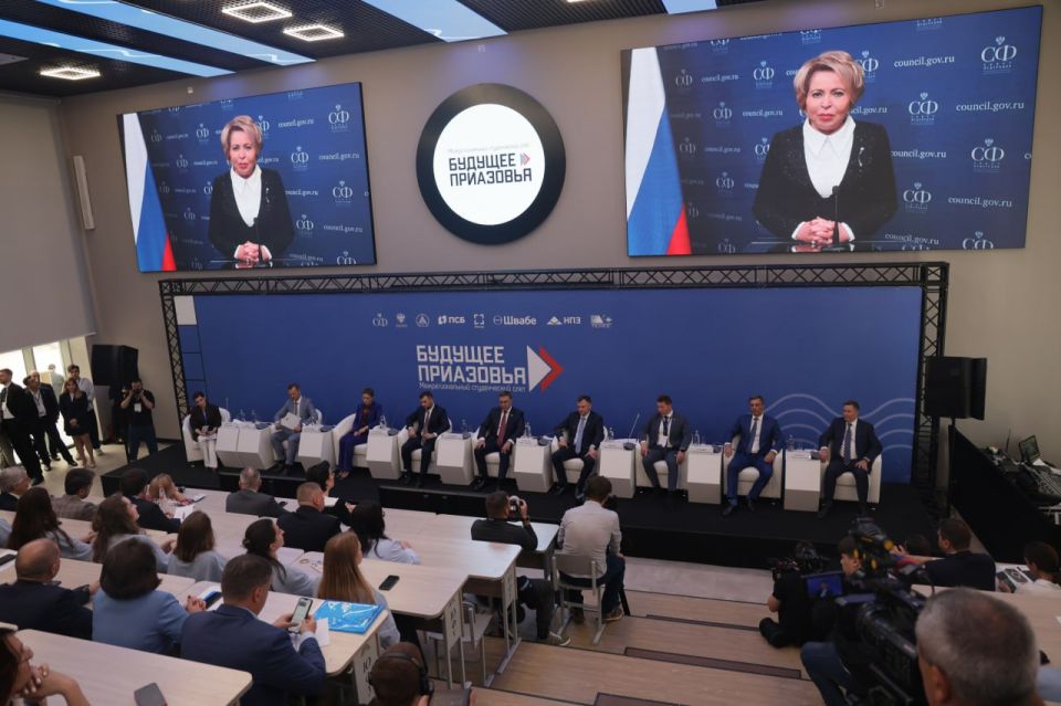 Дмитрий Ворона: В рамках Межрегионального студенческого слета &quot;Будущее Приазовья&quot; в Таганроге сегодня состоялось пленарное заседание, давшее официальный старт всему мероприятию