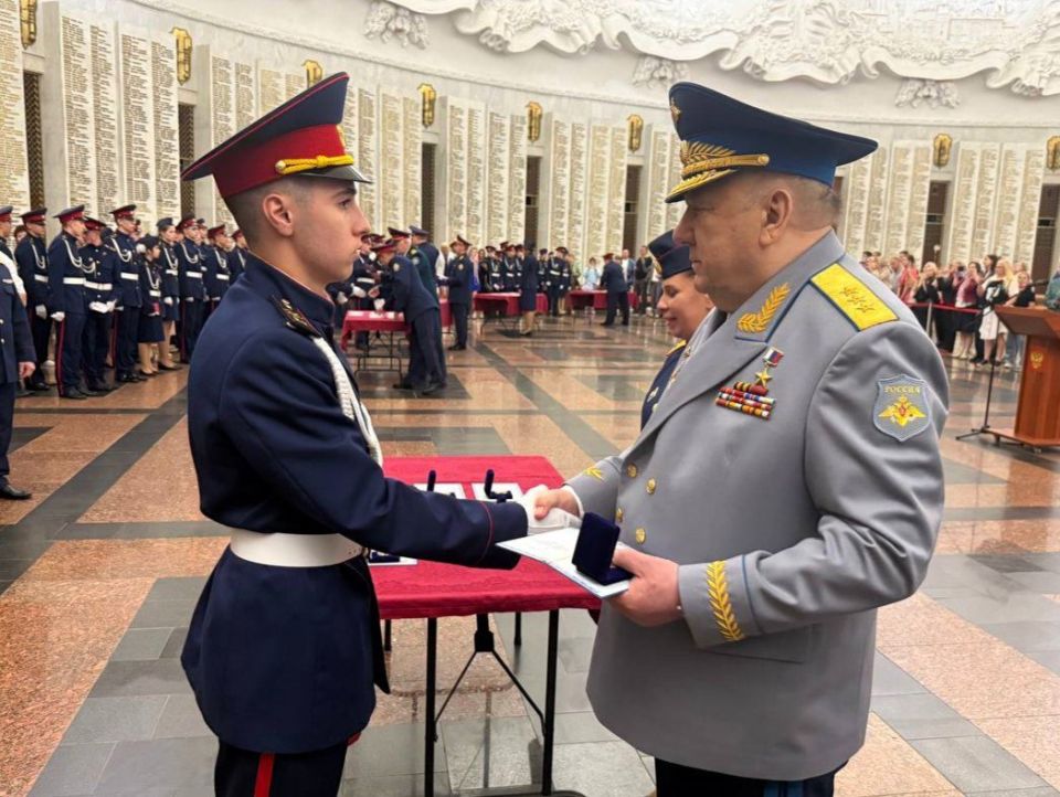 Выпускникам Кадетского корпуса СК России имени Александра Невского вручили аттестаты о среднем и основном общем образовании Выпускникам Кадетского корпуса СК России имени Александра Невского вручили аттестаты о среднем и основном общем образовании