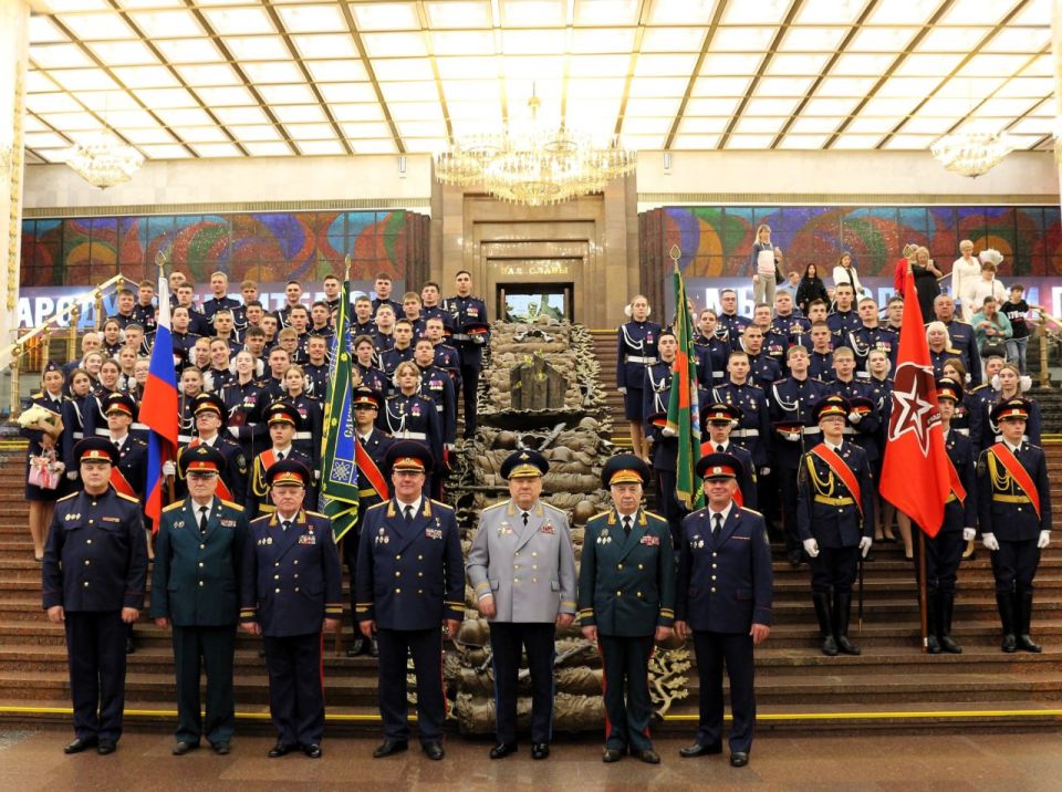 Выпускникам Кадетского корпуса СК России имени Александра Невского вручили аттестаты о среднем и основном общем образовании Выпускникам Кадетского корпуса СК России имени Александра Невского вручили аттестаты о среднем и основном общем образовании