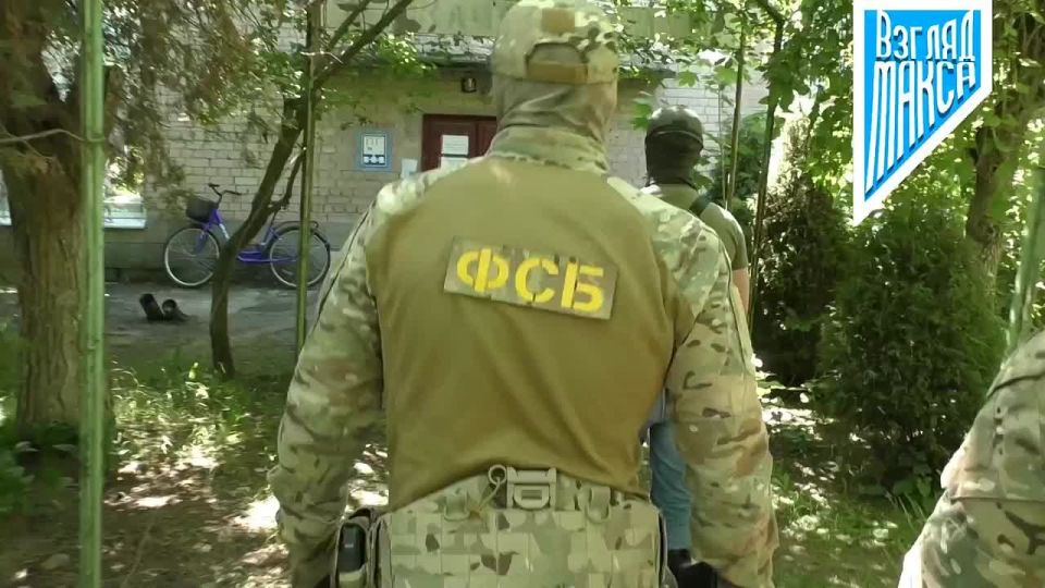 Сотрудники ФСБ России задержали в Мелитополе Запорожской области сотрудника одного из региональных учреждений здравоохранения, который занимался сбором персональных данных пациентов с целью передачи их спецслужбам Украины