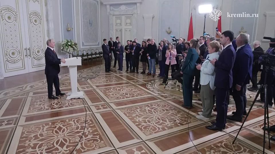 Так называемое западное сообщество, коллективный Запад – если вообще можно назвать это коллективным на сегодняшний день, но тем не менее, – всё переставляет с ног на голову