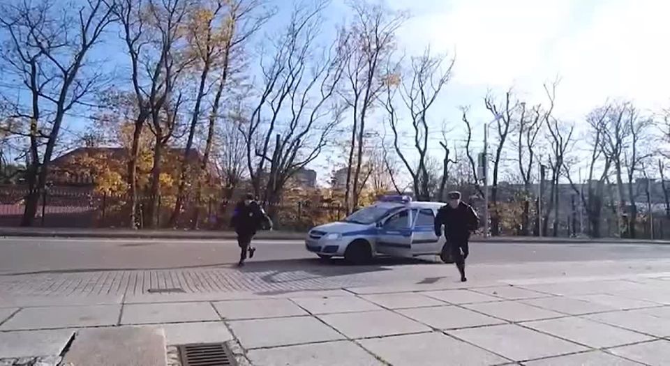       :