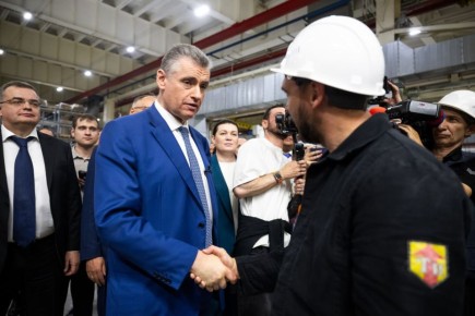 Вчера делегация фракции ЛДПР во главе с Председателем партии Леонидом Слуцким посетила Ростов-на-Дону, где на площадке «Ростсельмаша» прошел Экономический совет ЛДПР