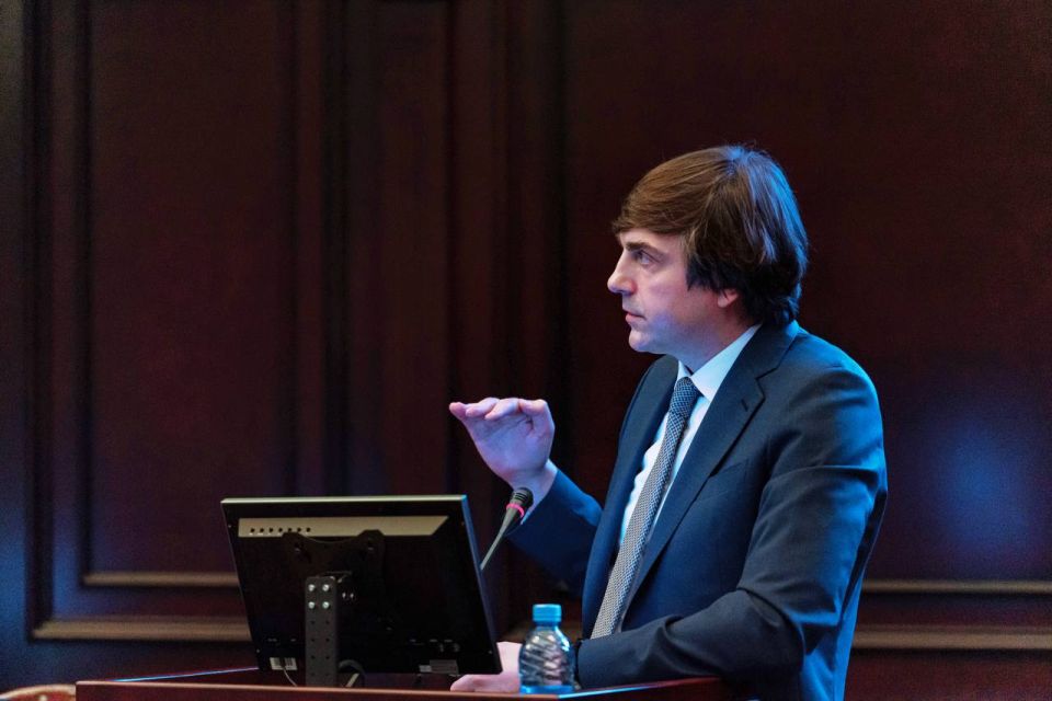 Сергей Кравцов: «Минпросвещения и Рособрнадзор начнут работать над обязательным ЕГЭ по истории для поступающих на гуманитарные и социально-экономические специальности» Сергей Кравцов: «Минпросвещения и Рособрнадзор начнут работать над обязательным ЕГЭ по истории для поступающих на гуманитарные и социально-экономические специальности»