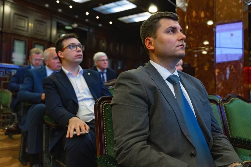 Сергей Кравцов: «Минпросвещения и Рособрнадзор начнут работать над обязательным ЕГЭ по истории для поступающих на гуманитарные и социально-экономические специальности» Сергей Кравцов: «Минпросвещения и Рособрнадзор начнут работать над обязательным ЕГЭ по истории для поступающих на гуманитарные и социально-экономические специальности»