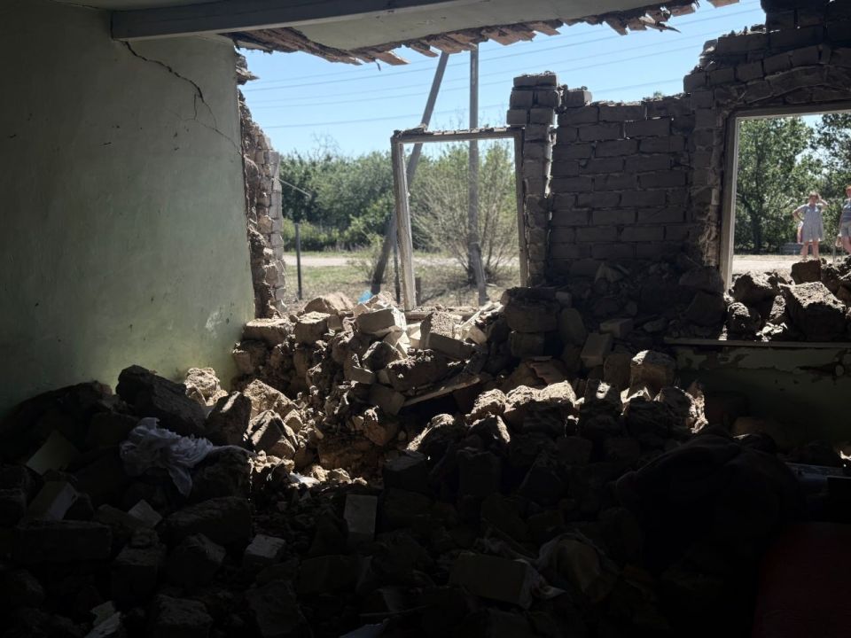 «Я на вас ракету не посылал!» - такую хамскую реакцию от главы Мелитопольского округа получили жители, чьи дома пострадали от снаряда ВСУ «Я на вас ракету не посылал!» - такую хамскую реакцию от главы Мелитопольского округа получили жители, чьи дома пострадали от снаряда ВСУ