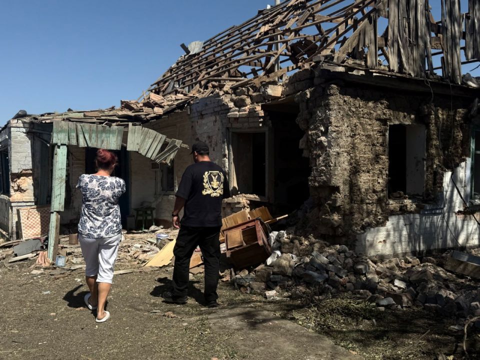 «Я на вас ракету не посылал!» - такую хамскую реакцию от главы Мелитопольского округа получили жители, чьи дома пострадали от снаряда ВСУ «Я на вас ракету не посылал!» - такую хамскую реакцию от главы Мелитопольского округа получили жители, чьи дома пострадали от снаряда ВСУ