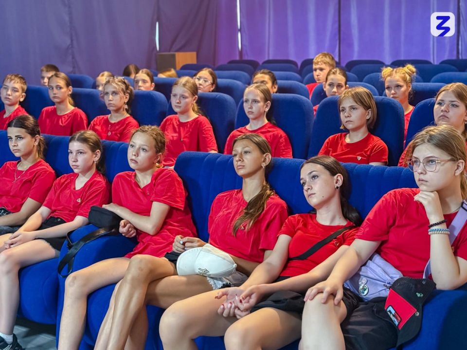 Успеваем просвещаться даже летом: молодёжь Запорожской области участвует в лекциях Общества «Знание» Успеваем просвещаться даже летом: молодёжь Запорожской области участвует в лекциях Общества «Знание»