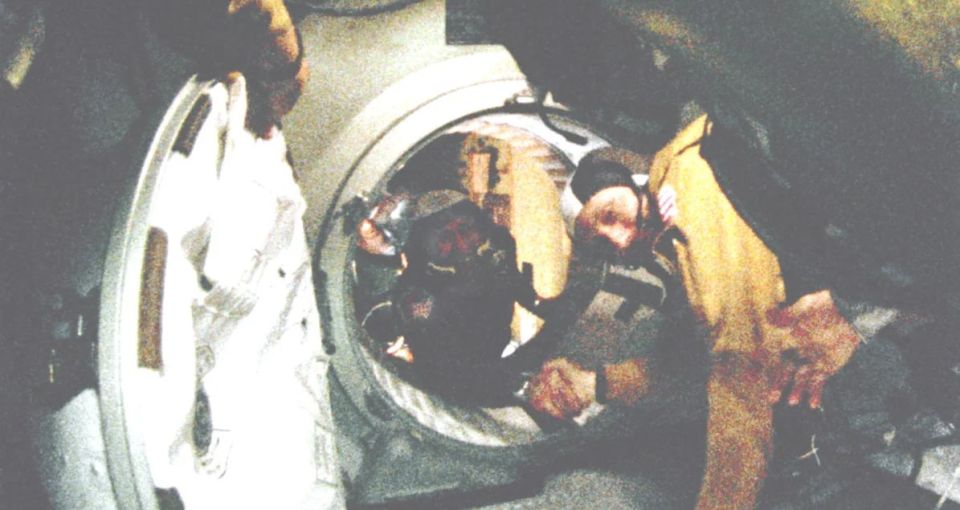 17 . 1975, 50  