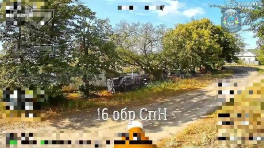   16  .     &quot;Snatch Land Rover&quot;  .. -