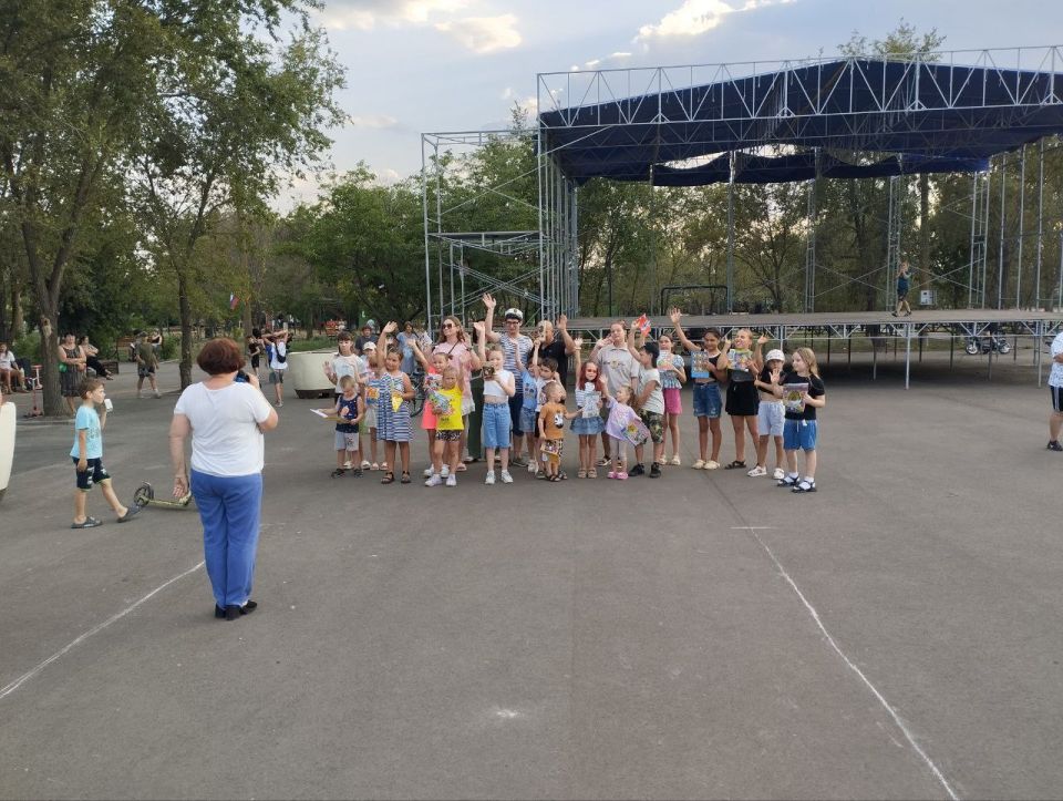 Сотрудники Акимовского ЦДК МКУ "Акимовская ЦКС" провели для детей спортивно - развлекательную программу "Поиск сокровищ Нептуна", посвящённую Дню ВМФ (из цикла развлекательно - игровых программ для детей "Путешествие в... Сотрудники Акимовского ЦДК МКУ "Акимовская ЦКС" провели для детей спортивно - развлекательную программу "Поиск сокровищ Нептуна", посвящённую Дню ВМФ (из цикла развлекательно - игровых программ для детей "Путешествие в...