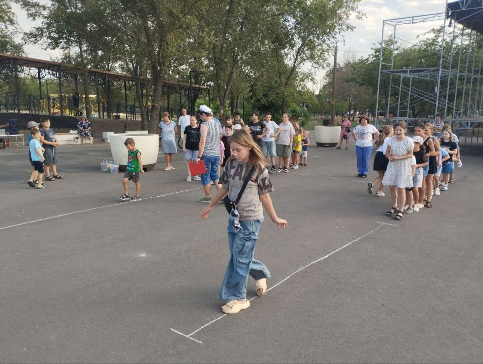 Сотрудники Акимовского ЦДК МКУ "Акимовская ЦКС" провели для детей спортивно - развлекательную программу "Поиск сокровищ Нептуна", посвящённую Дню ВМФ (из цикла развлекательно - игровых программ для детей "Путешествие в... Сотрудники Акимовского ЦДК МКУ "Акимовская ЦКС" провели для детей спортивно - развлекательную программу "Поиск сокровищ Нептуна", посвящённую Дню ВМФ (из цикла развлекательно - игровых программ для детей "Путешествие в...