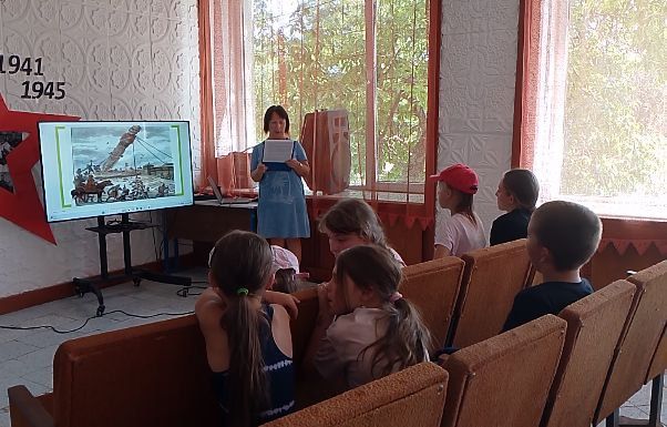 Крещение Руси связано с именем киевского князя Владимира, которого церковь назвала святым равноапостольным, а народ — Владимиром Красное Солнышко Крещение Руси связано с именем киевского князя Владимира, которого церковь назвала святым равноапостольным, а народ — Владимиром Красное Солнышко