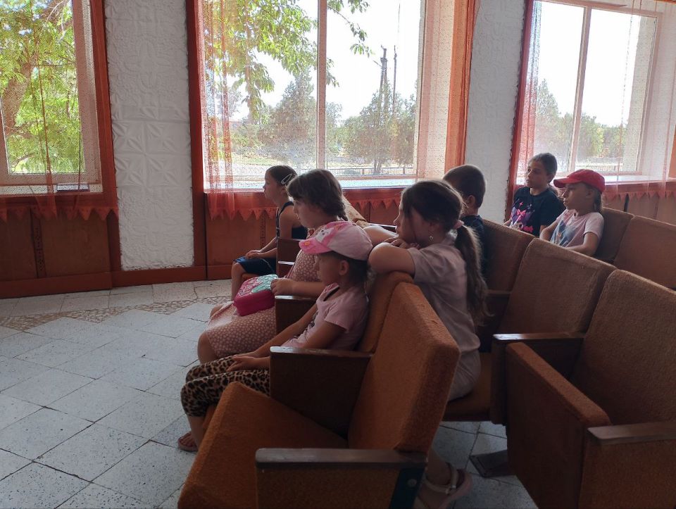 Крещение Руси связано с именем киевского князя Владимира, которого церковь назвала святым равноапостольным, а народ — Владимиром Красное Солнышко Крещение Руси связано с именем киевского князя Владимира, которого церковь назвала святым равноапостольным, а народ — Владимиром Красное Солнышко