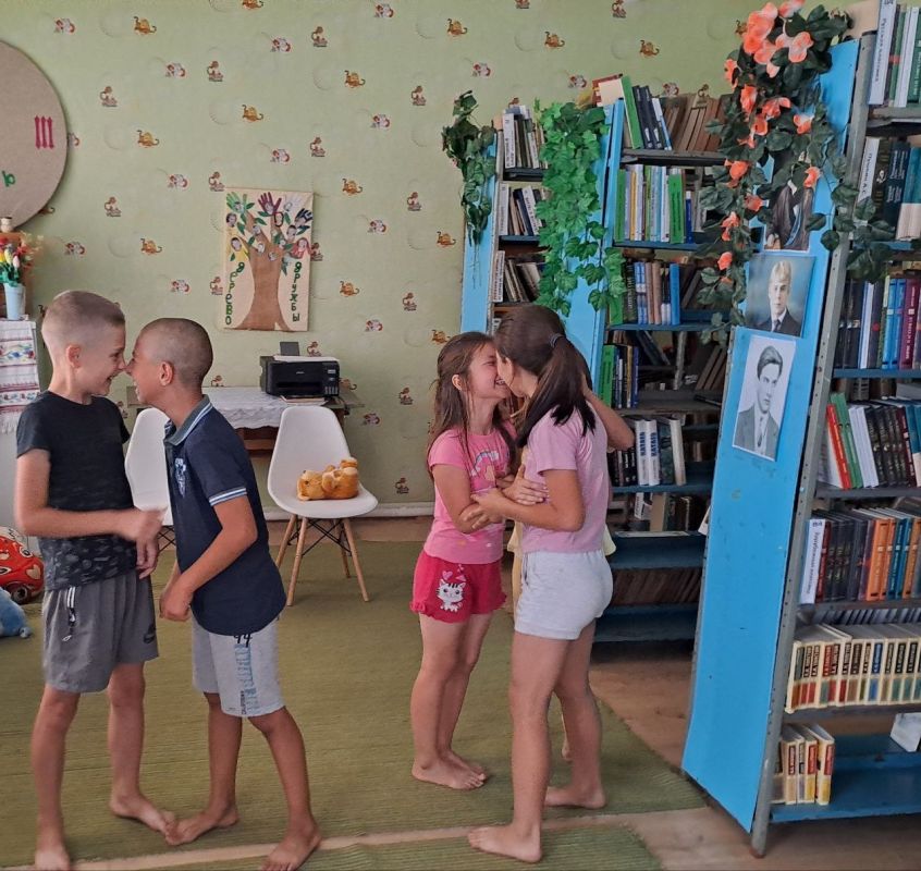 "ПРАЗДНИК ДРУЖБЫ И ДОБРА". Дружба - это важная часть жизни человека, особенно в детстве "ПРАЗДНИК ДРУЖБЫ И ДОБРА". Дружба - это важная часть жизни человека, особенно в детстве