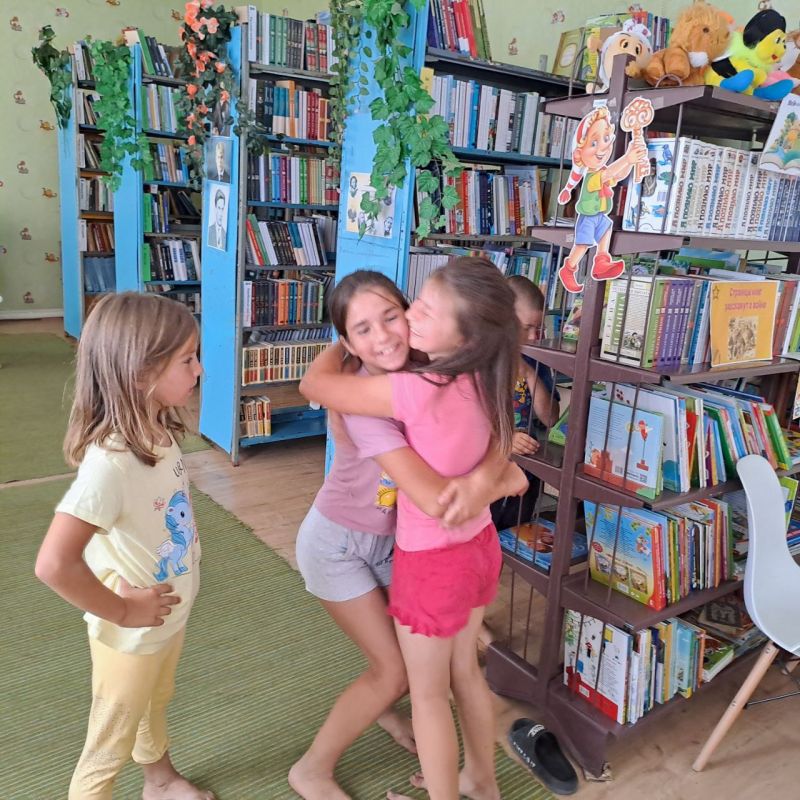 "ПРАЗДНИК ДРУЖБЫ И ДОБРА". Дружба - это важная часть жизни человека, особенно в детстве "ПРАЗДНИК ДРУЖБЫ И ДОБРА". Дружба - это важная часть жизни человека, особенно в детстве